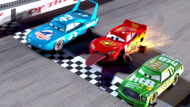 😧 Saetta perde le gomme | Pixar Cars | Disney Junior IT