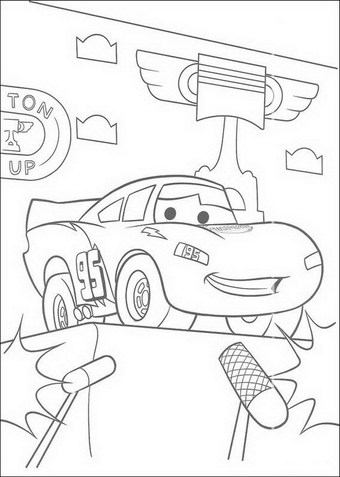 Disegno di Cars con Saetta McQueen in conferenza stampa da stampare e colorare 