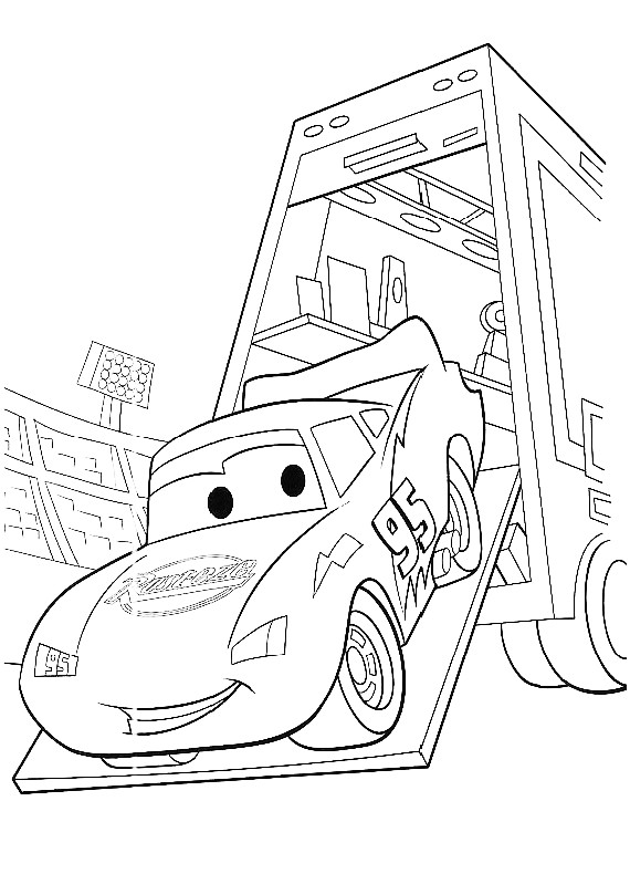 Disegno di Cars con Saetta McQueen che scende dal camion da stampare e colorare 