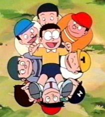 Image de Nobita soulevée par tous ses amis