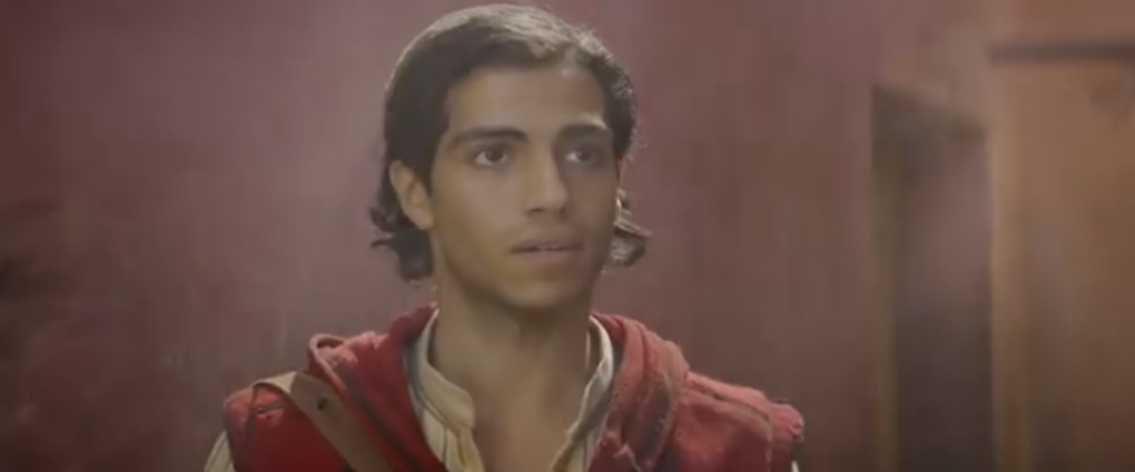 Aladdin interpretato da Mena Massoud 