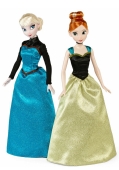 Bambole di Elsa e Anna con vestiti dell'incoronazione
