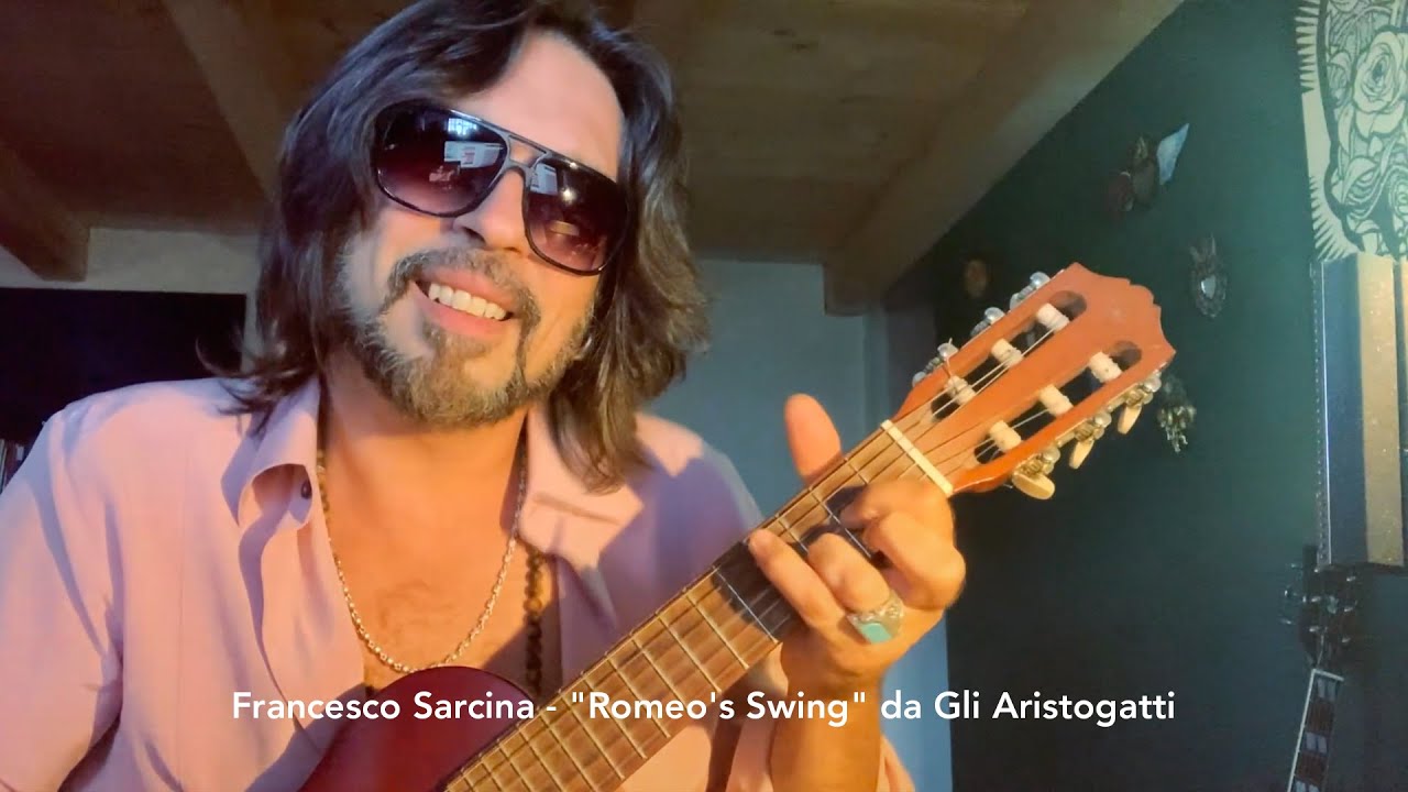 Francesco Sarcina (Le vibrazioni) canta la canzone di Romeo degli Aristogatti