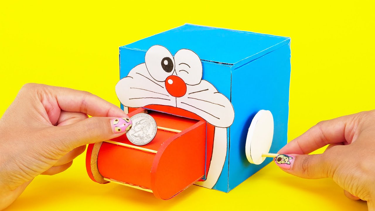 Come costruire un simpatico salvadanaio con rullo di Doraemon
