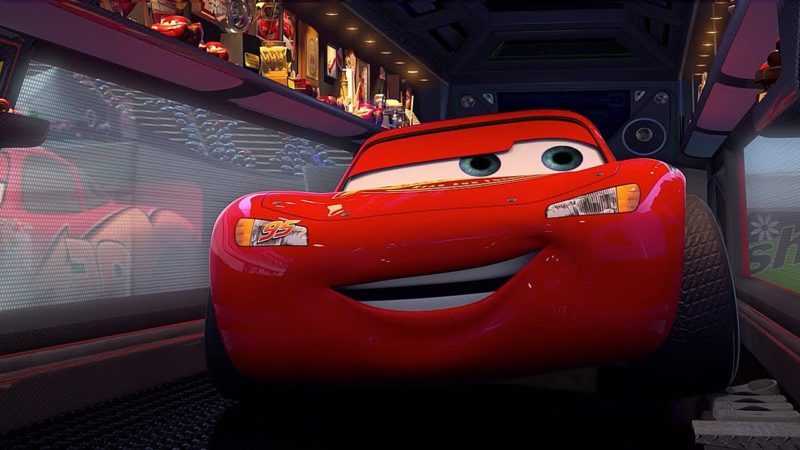 🤔 Cosa c’è dentro?| Pixar Cars | Disney Junior IT