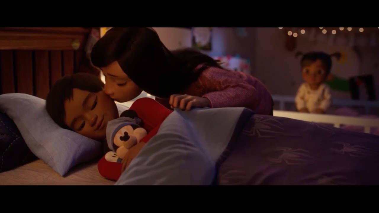 Una Famiglia Infinite Emozioni | Natale Disney Corto Animato 2022 "Il Dono" | Official Disney IT