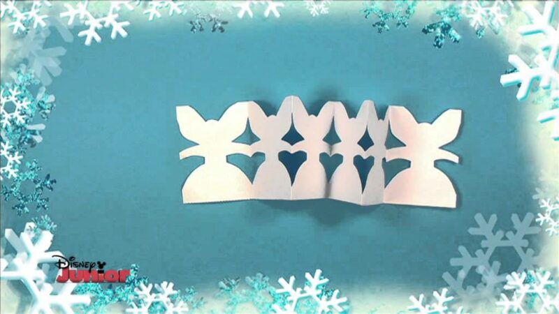 Creativo Natale Disney Junior – Creiamo una catena di angeli di carta